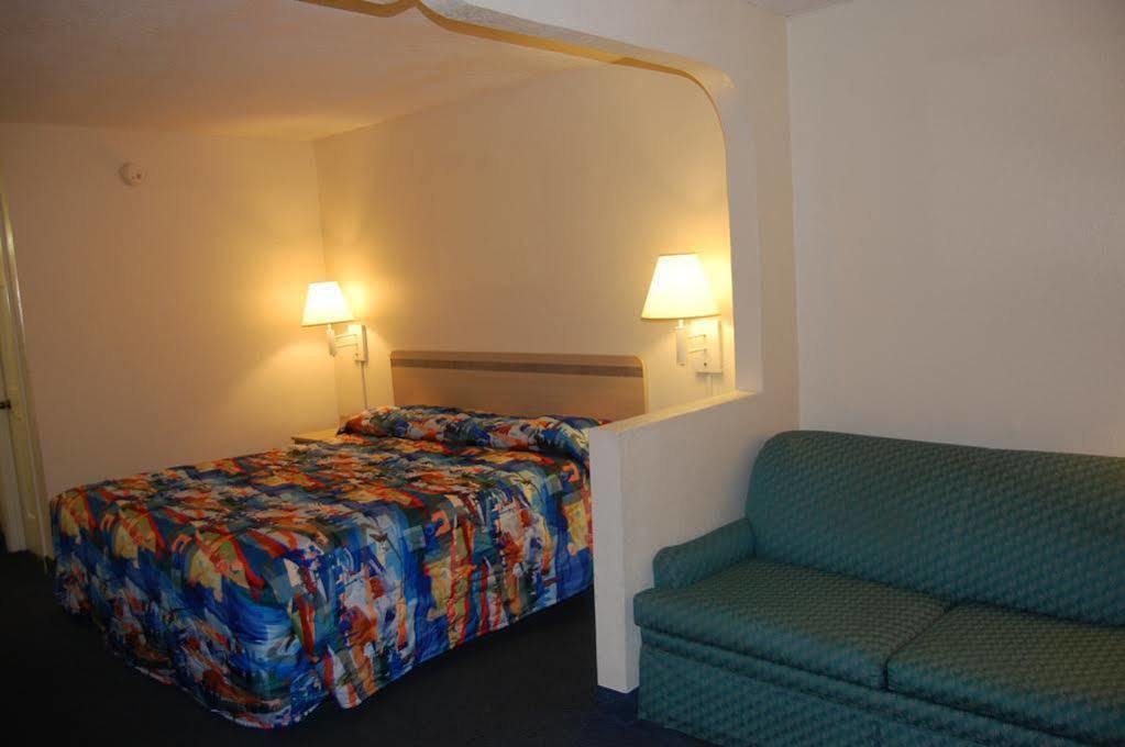 Days Inn By Wyndham Hardeeville Near Hilton Head Exterior photo